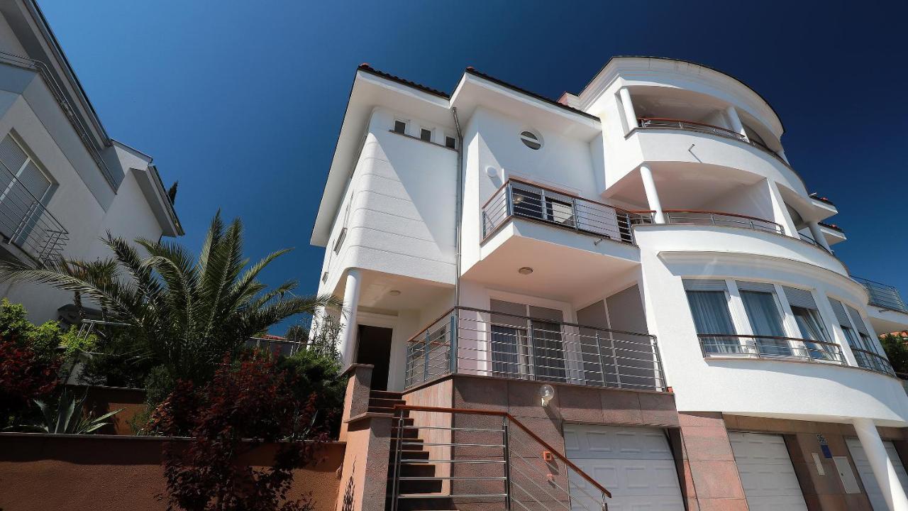 Sea View Apartment In Ičići Dış mekan fotoğraf
